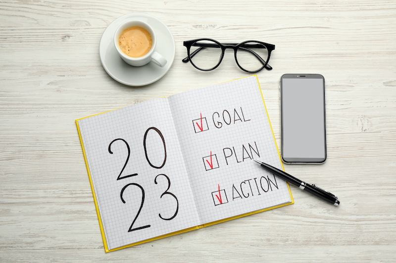 A handwritten checklist of goals for 2023